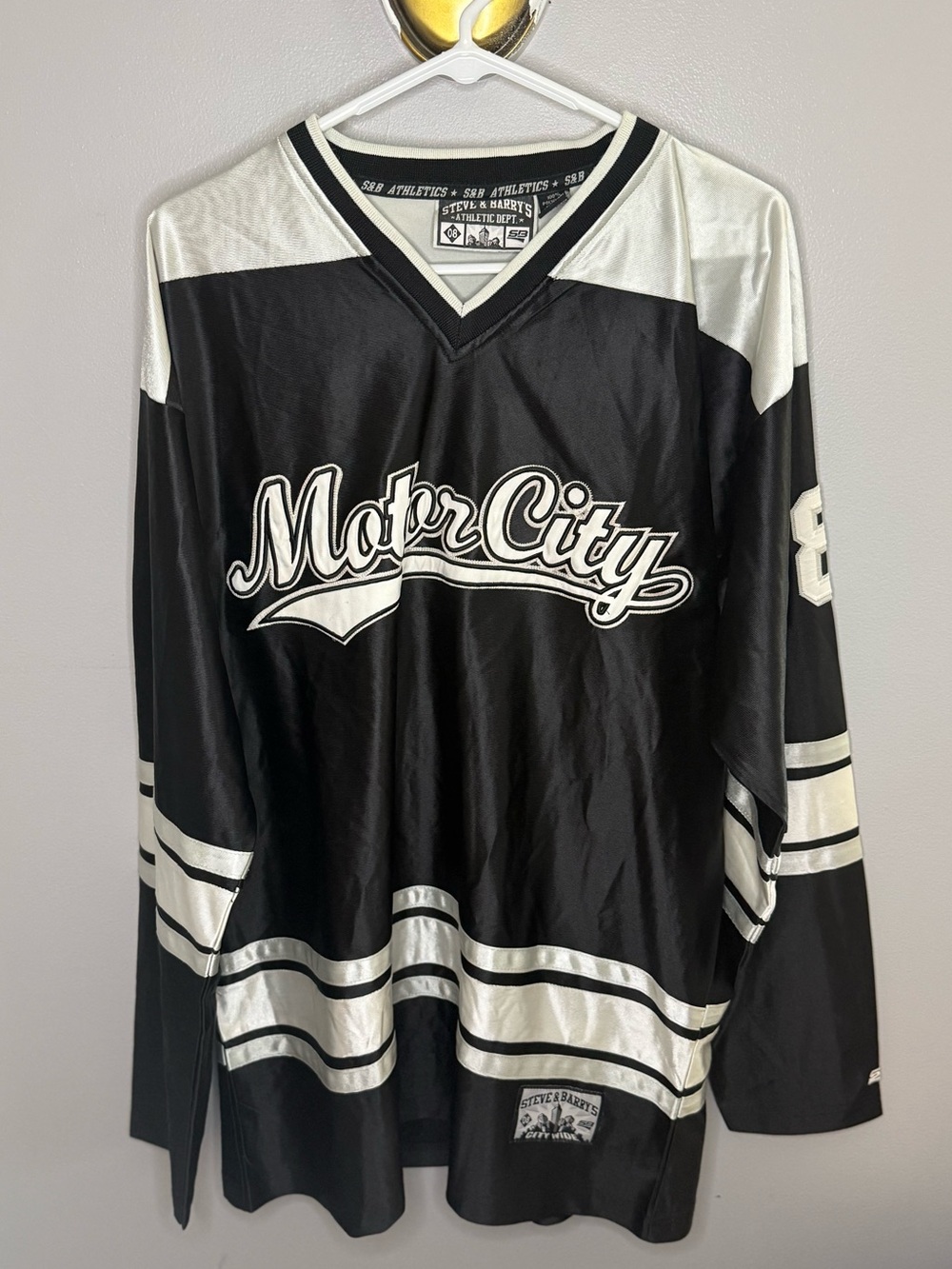 Steve & Barry's S&B Athletics Motor City #8 Jersey Black/White M V-Neck LS